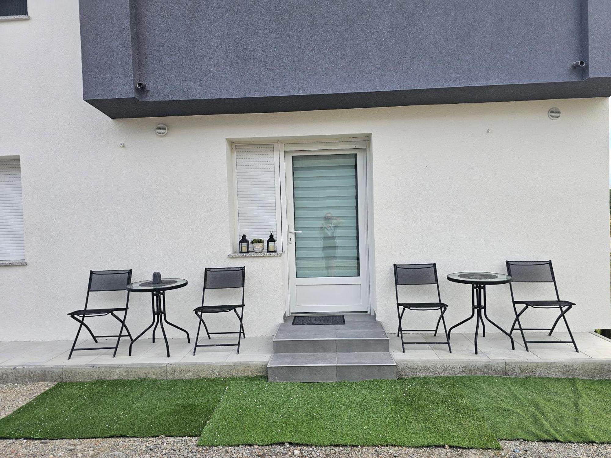 Ena1 & Ena2 -Big Free Parking Karlovac Exterior foto